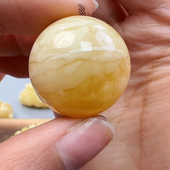 蜜蜡未镶嵌珠宝奇石