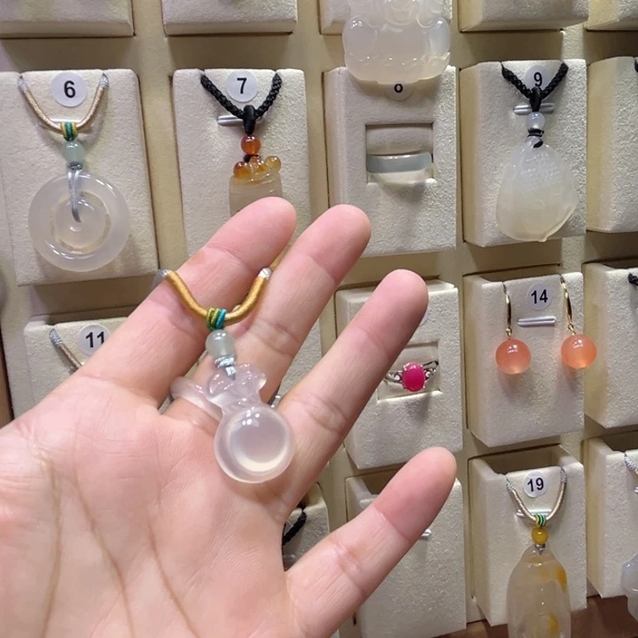 玛瑙/玉髓颈饰未镶嵌?****