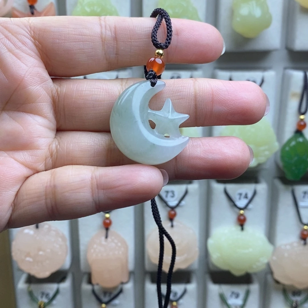 颈饰未镶嵌石英质玉（金丝玉）爱****我