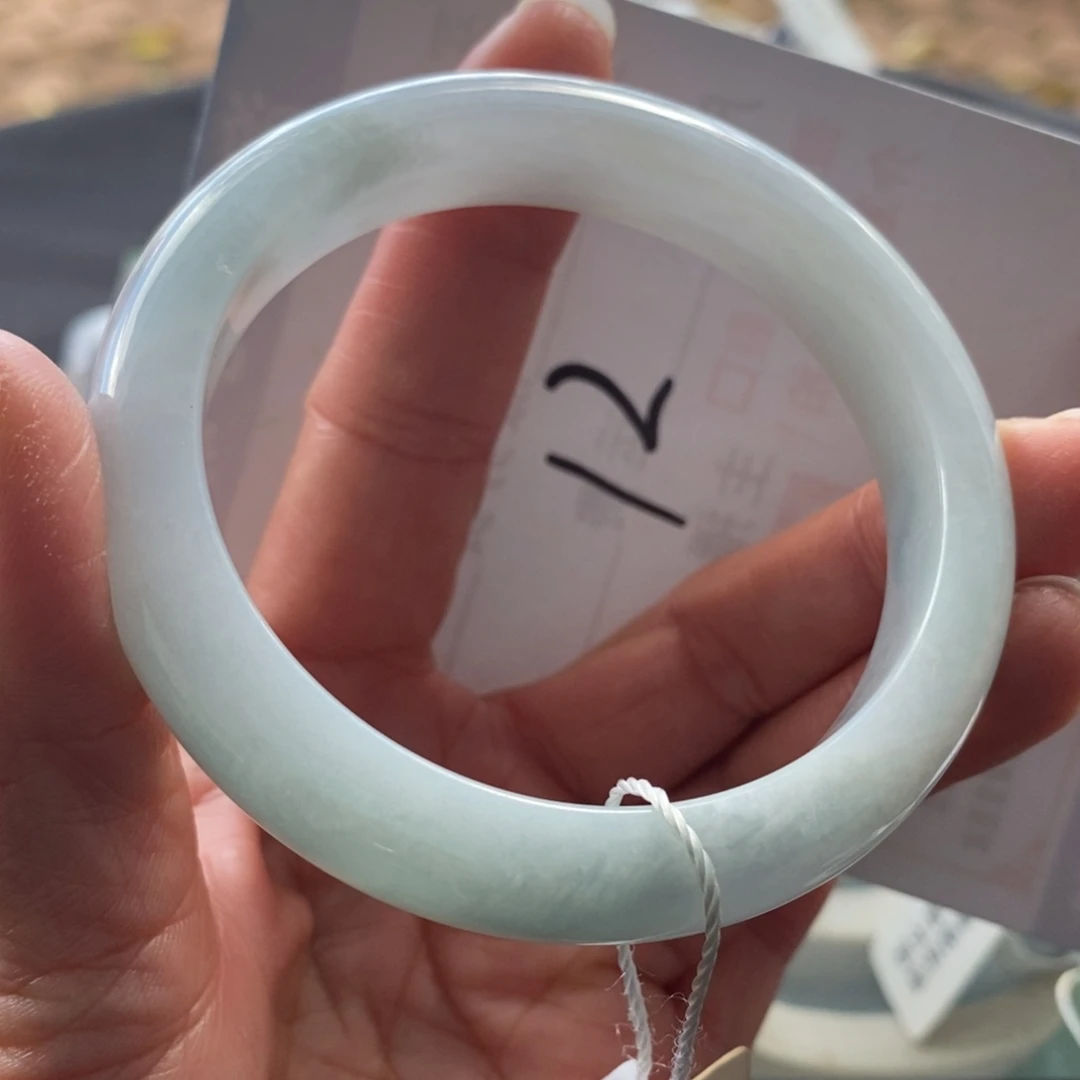 翡翠未镶嵌手镯微瑕手镯