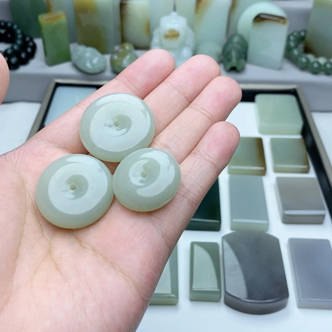 和田玉颈饰未镶嵌巷***?