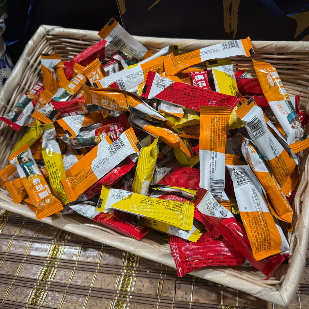 特产零食海苔肉松蛋卷网红零食夹心海苔脆紫菜海苔儿童休闲零食