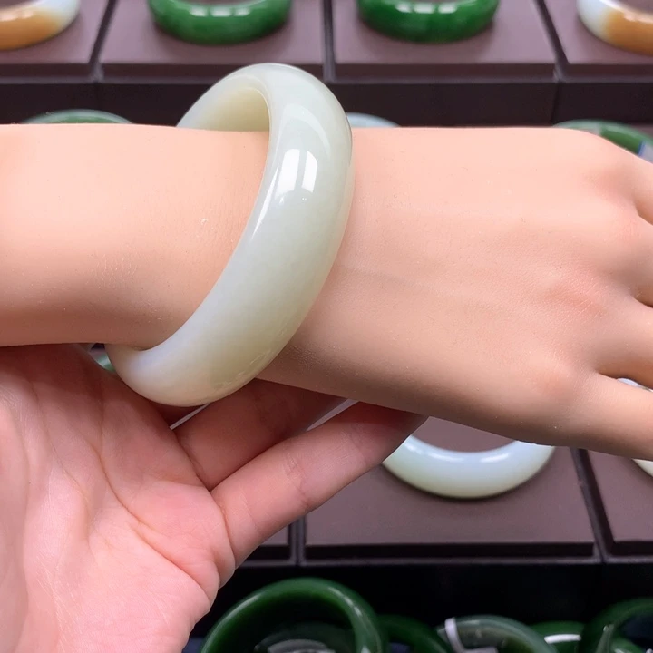 未镶嵌手镯和田玉55.56