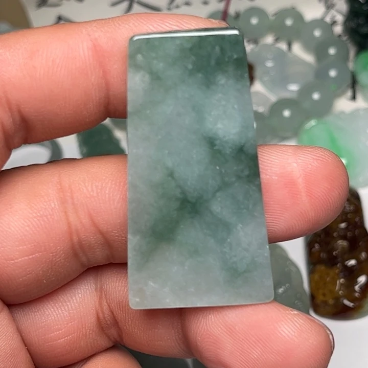 翡翠未镶嵌颈饰无事牌