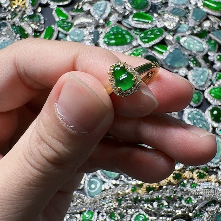 翡翠颈饰未镶嵌天然A货翡翠放漏