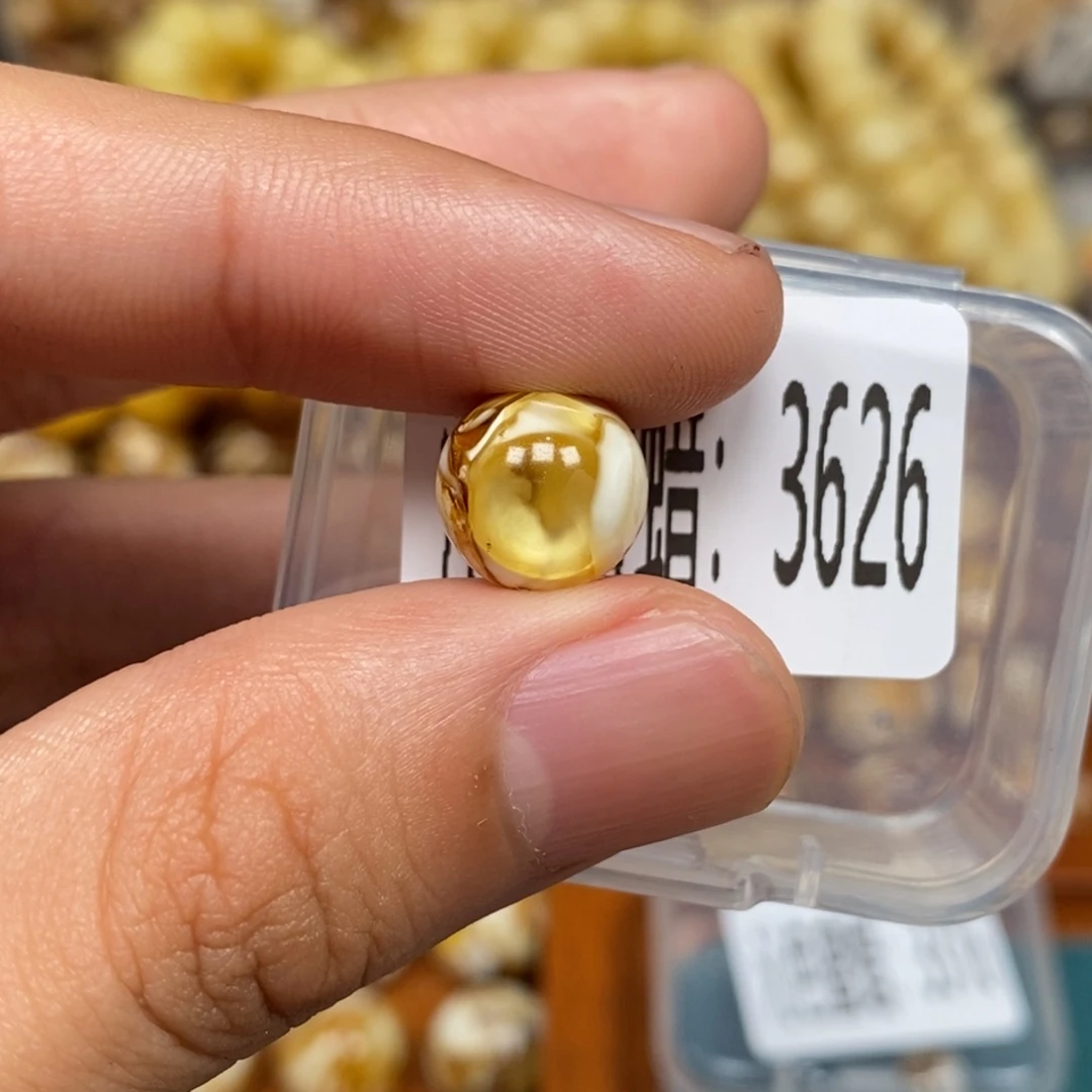 蜜蜡未镶嵌珠宝奇石3626