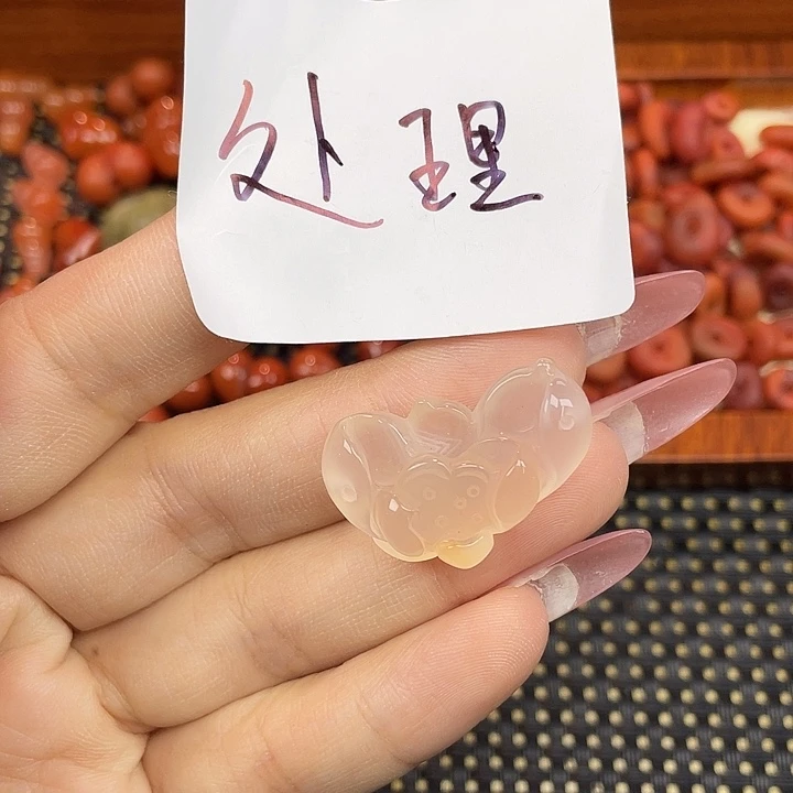 南红玛瑙未镶嵌颈饰荷花