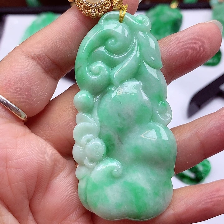 翡翠银S925镶嵌颈饰翡翠