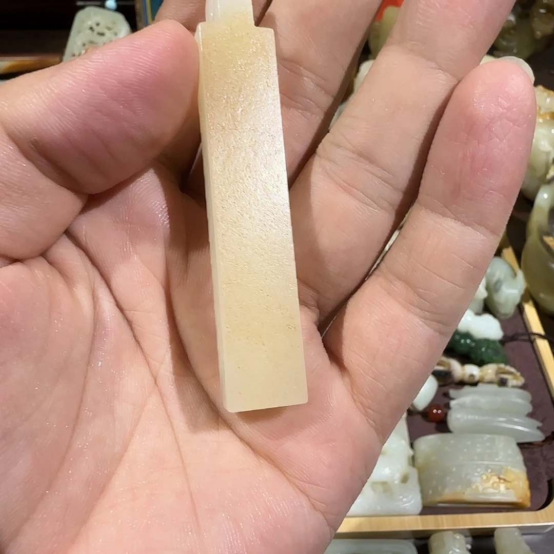 淡***远和田玉未镶嵌颈饰
