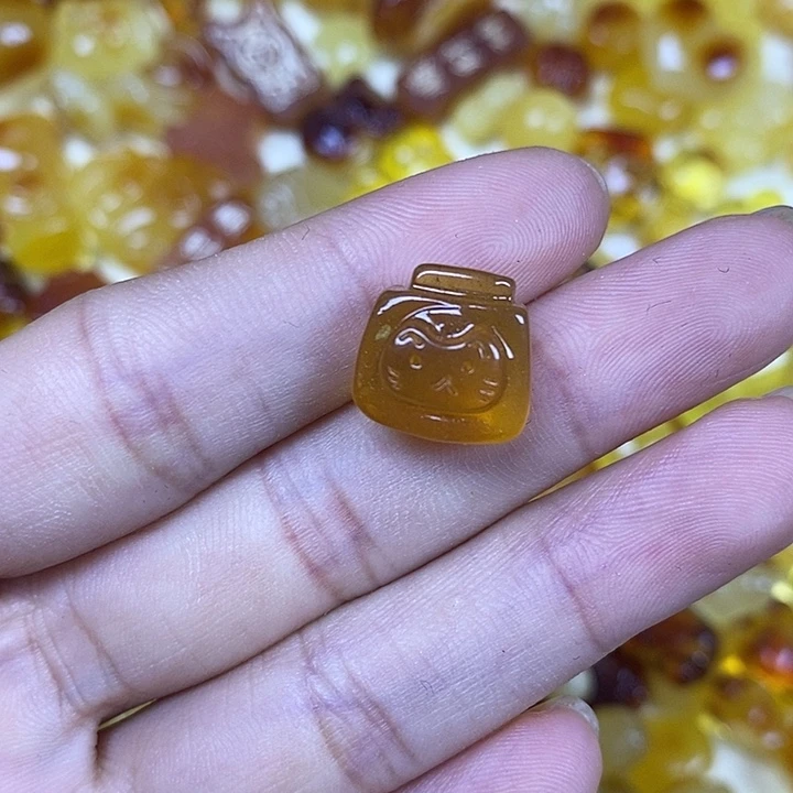 吊坠橄榄核缅珀75