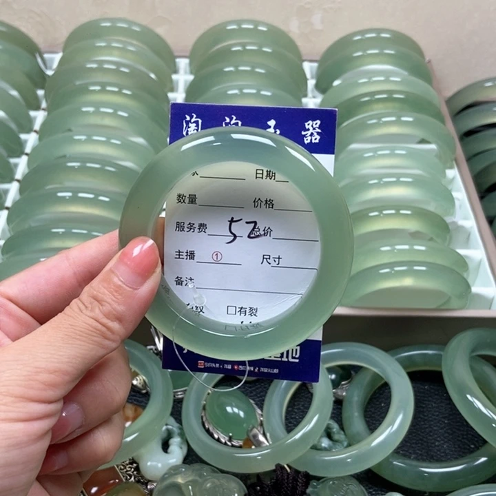 蛇纹石玉未镶嵌手镯石**记