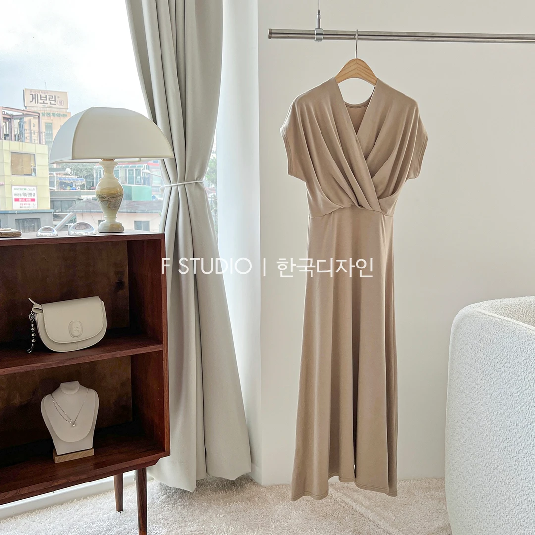 新品」【骨相美人】交叠V领连衣裙FS304L015