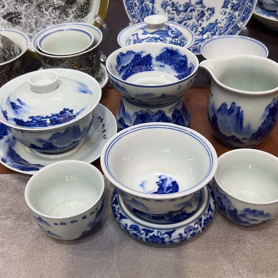 摆件F****o景德镇陶瓷艺术展在上海举办期间举行开幕典礼暨
