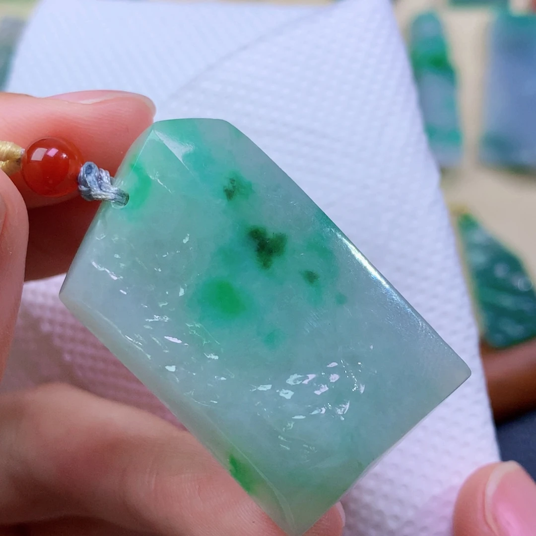 翡翠未镶嵌吊坠(赠链) 8909