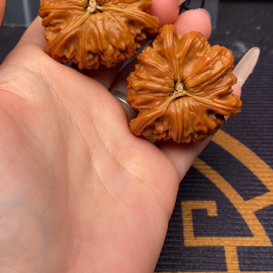 啊***子文玩核桃把件白狮子