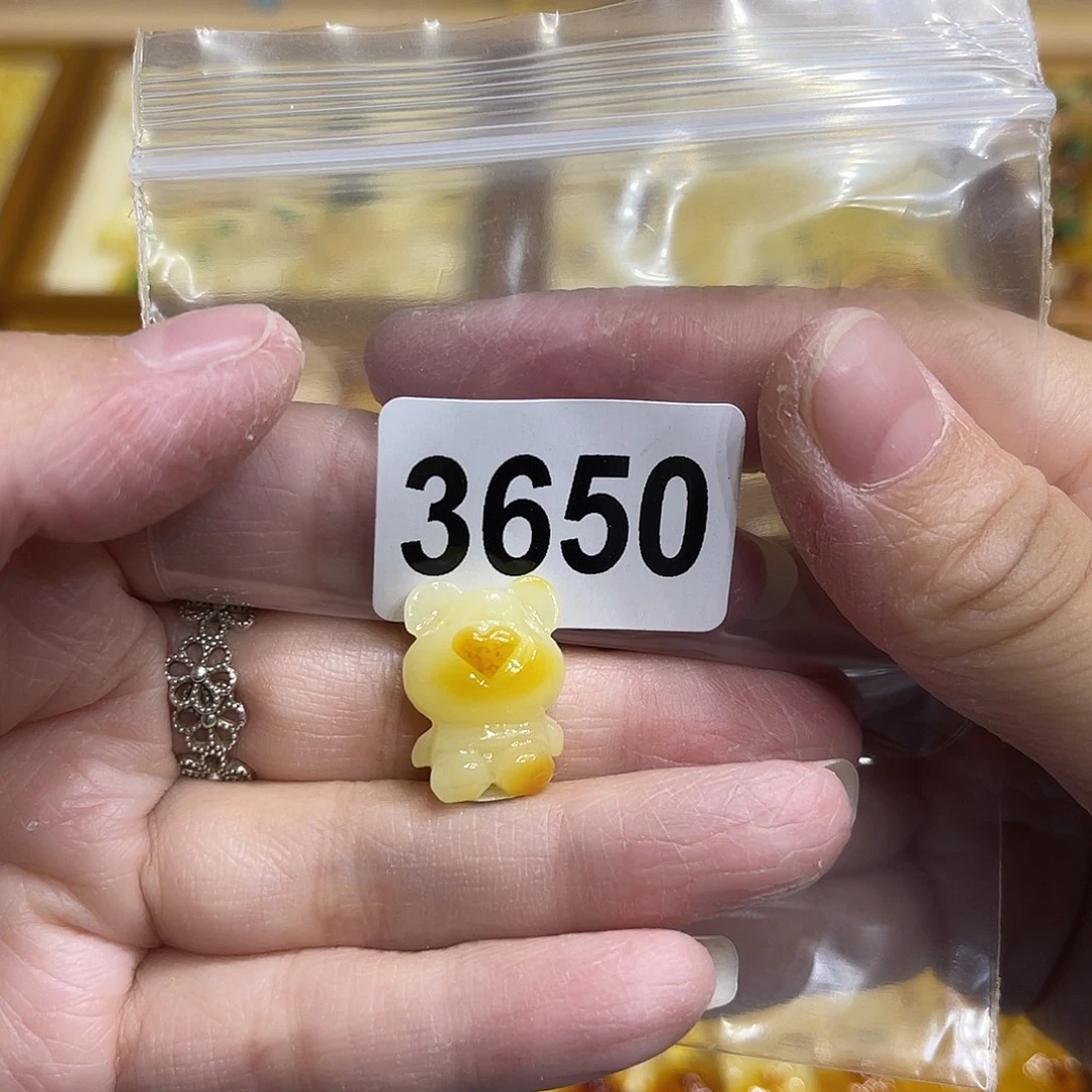 琥珀未镶嵌颈饰蜜蜡