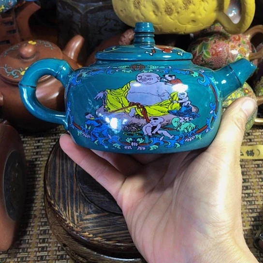 茶壶紫砂原矿泥料手工制作的一把紫砂壶。