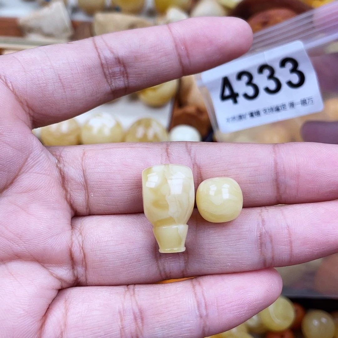 J***e未镶嵌蜜蜡珠宝奇石12.6 11.5