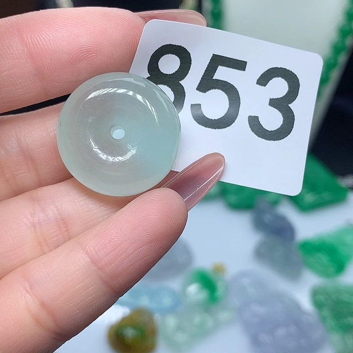 翡翠吊坠(赠链)未镶嵌