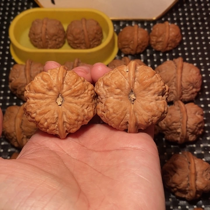 文玩核桃把件蟾形好底好
