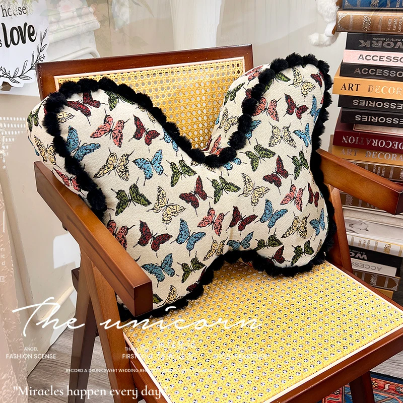 氛围感蝴蝶抱枕沙发靠背枕腰靠枕高端复古风靠枕高级感沙发造型枕