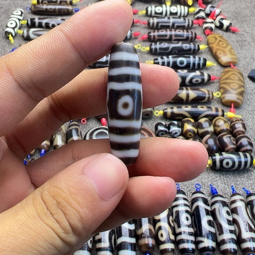 玛瑙/玉髓未镶嵌吊坠(赠链)曲贡天珠