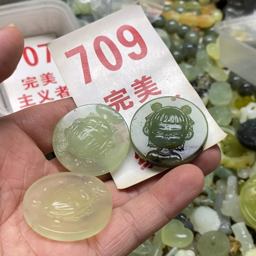 透闪石-蛇纹石玉挂坠未镶嵌