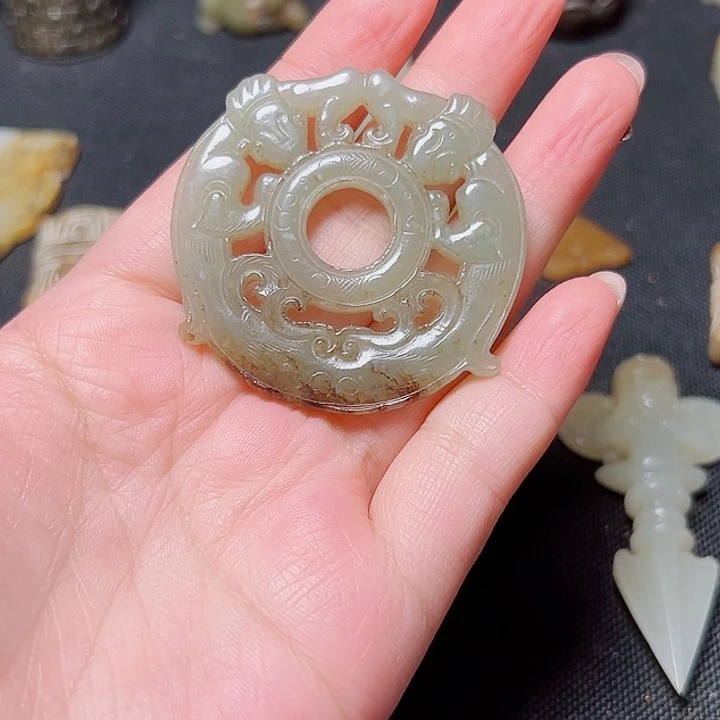 书***人和田玉（糖玉）未镶嵌挂件