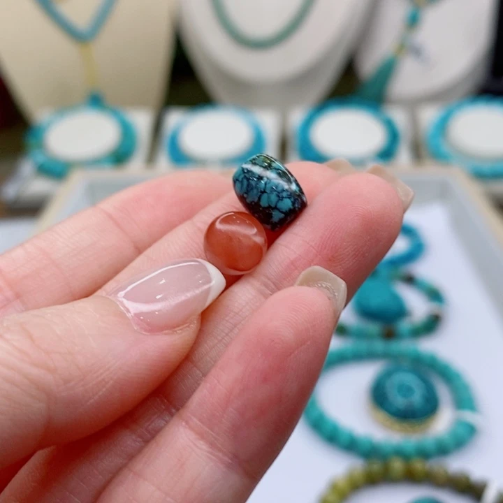 南红玛瑙未镶嵌珠宝奇石