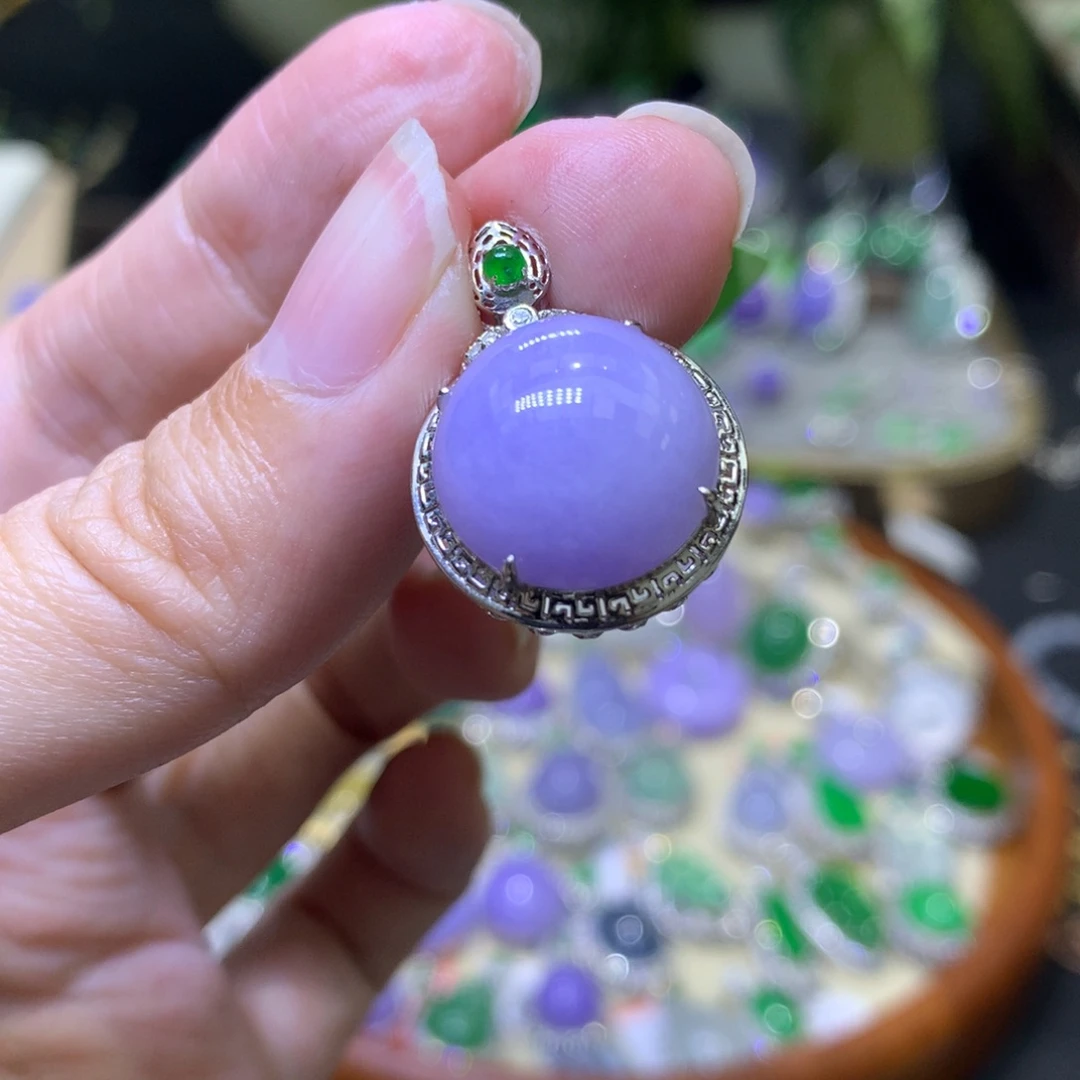 颈饰18K金镶嵌翡翠