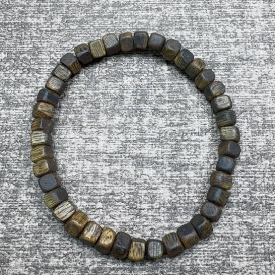 沉香手串绿棋方珠0.6