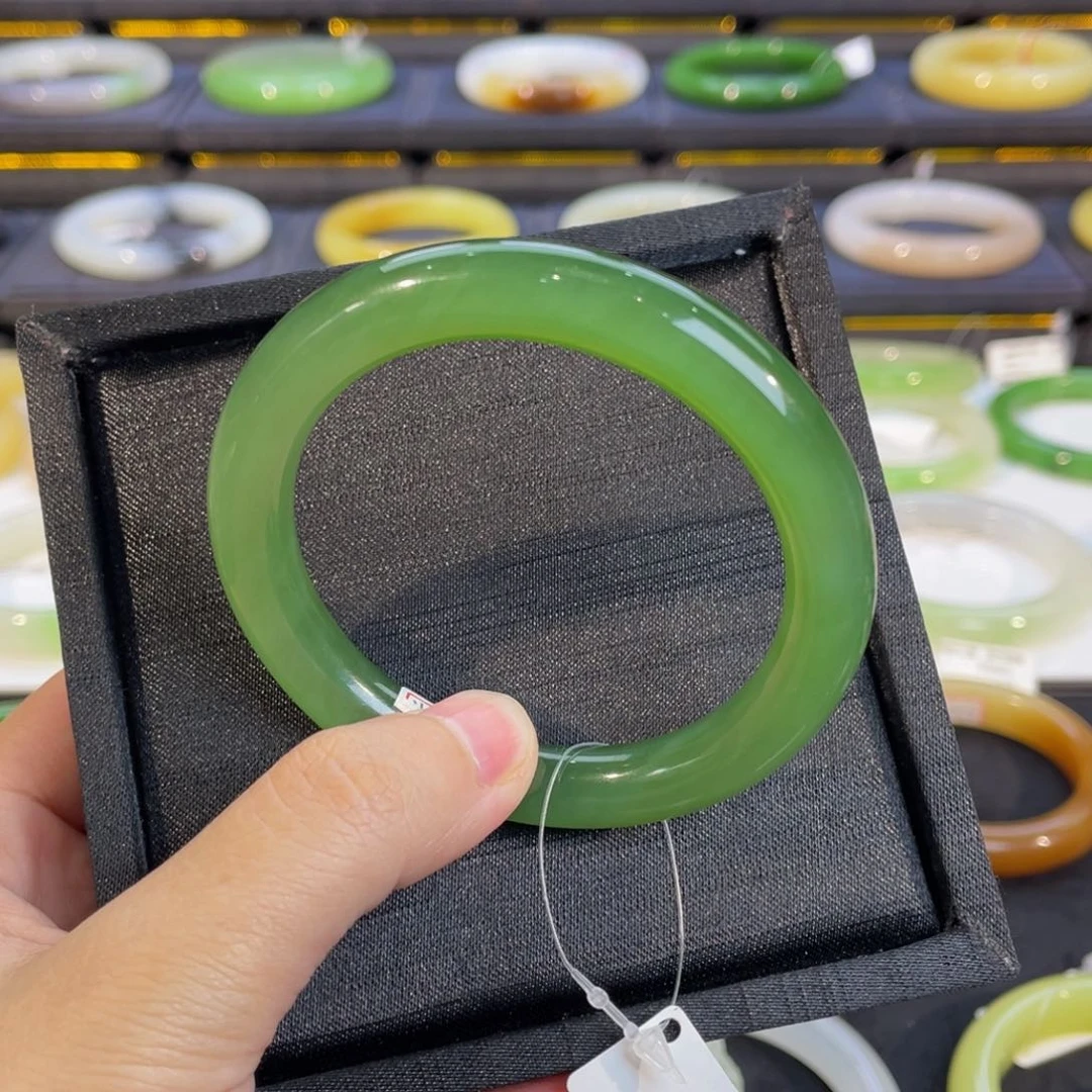 未镶嵌手镯和田玉-高冰荧光果阳绿 圆条53