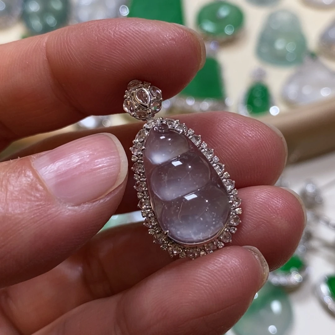 翡翠18K金镶嵌吊坠(不含链)福豆