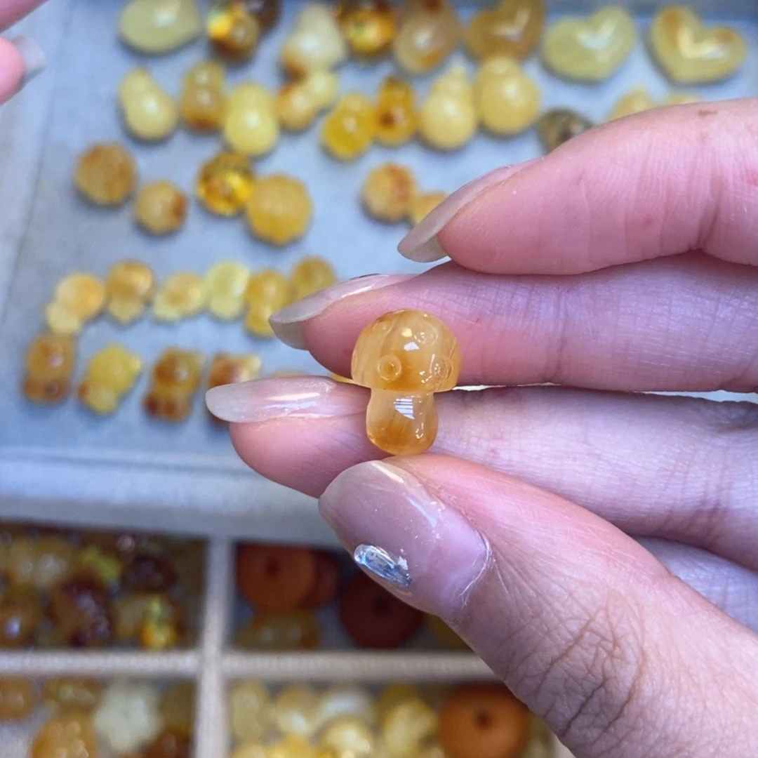 蜜蜡颈饰未镶嵌?****蘑菇