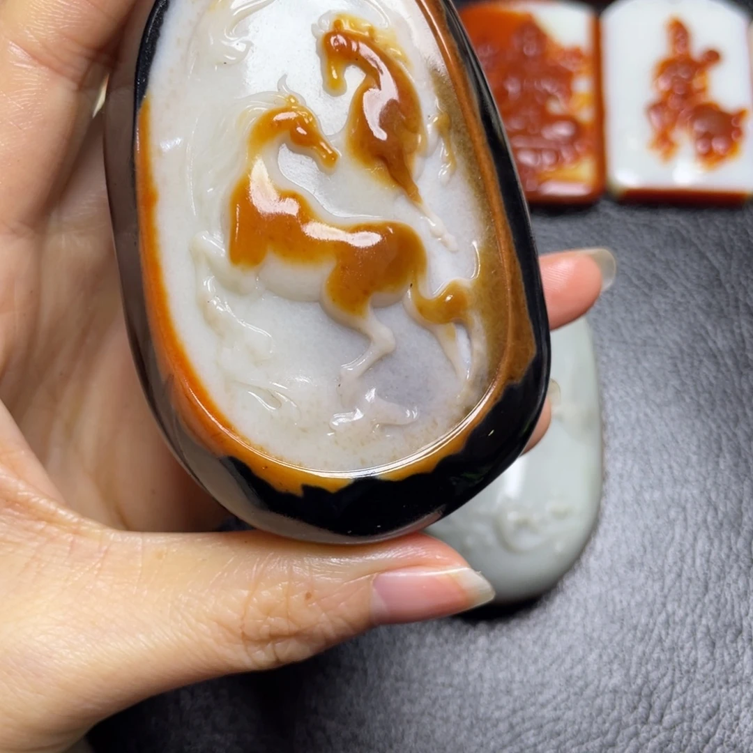 看***山和田玉未镶嵌颈饰
