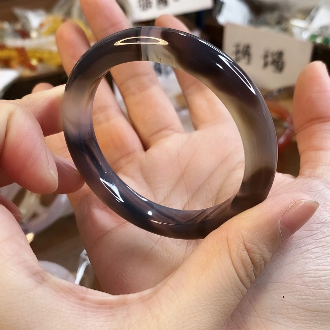 玛瑙/玉髓未镶嵌手镯A889。53圈。 瑕