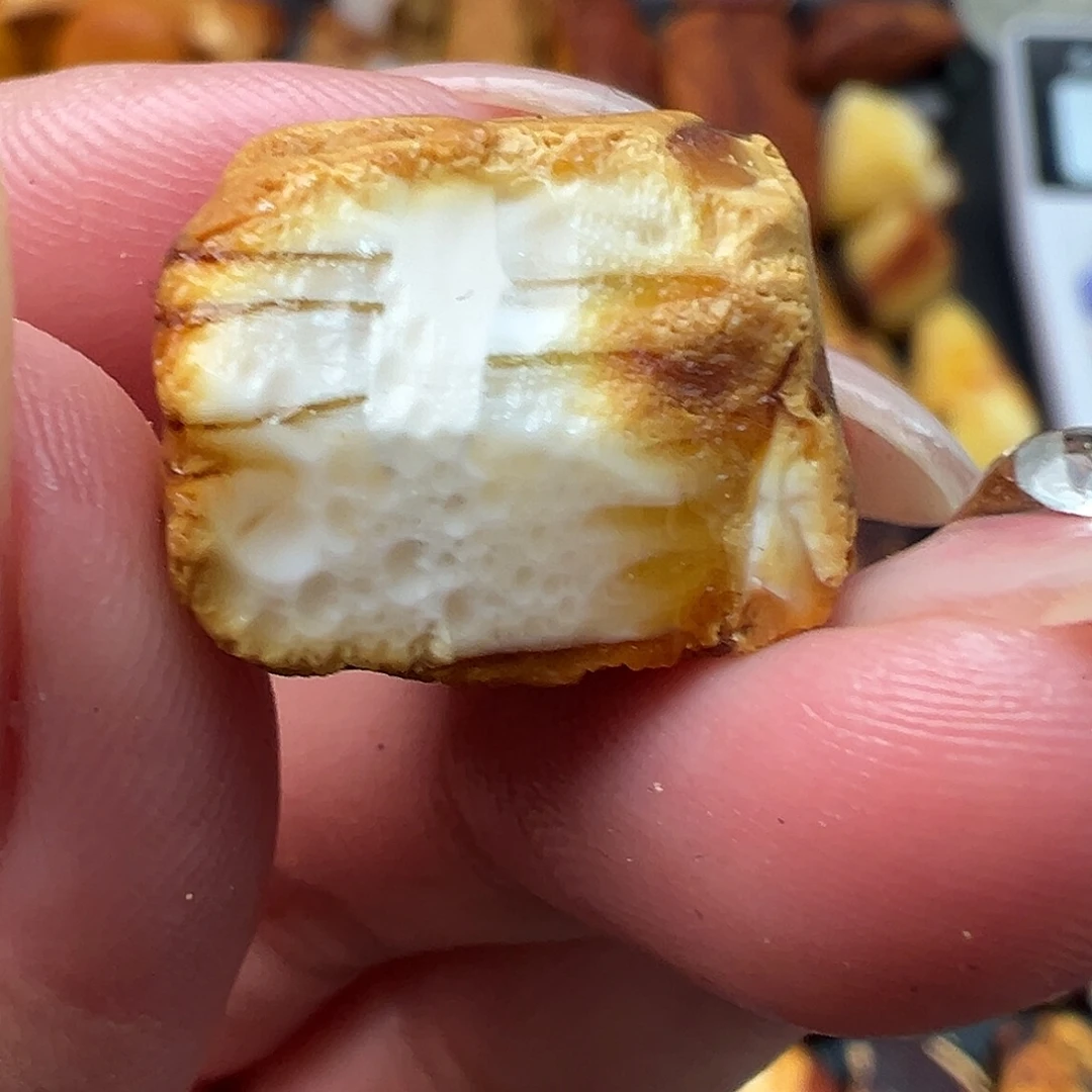 定制琥珀未镶嵌蜜蜡