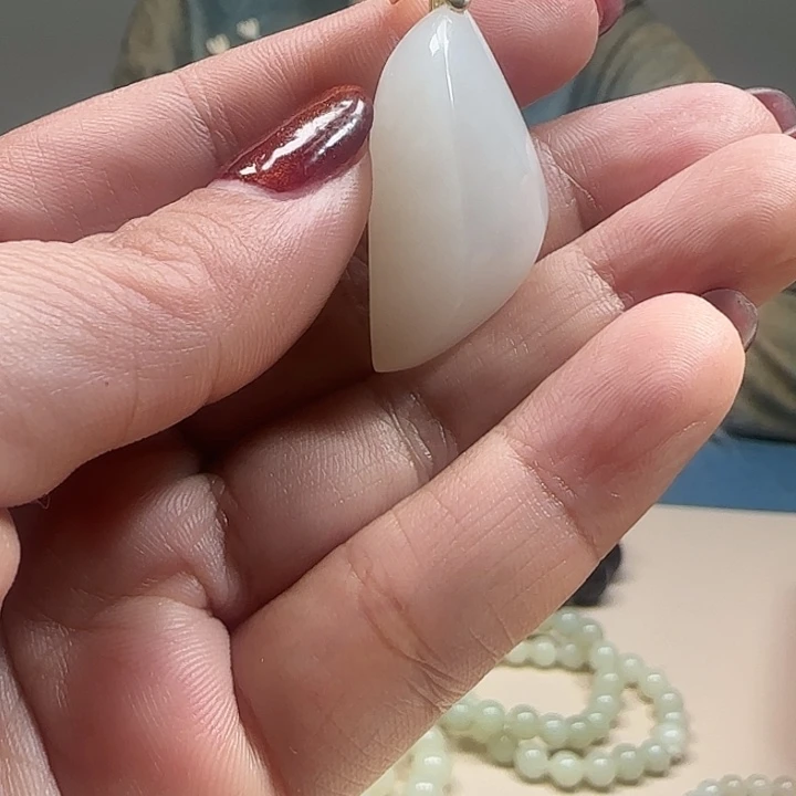 和田玉（糖玉）未镶嵌颈饰