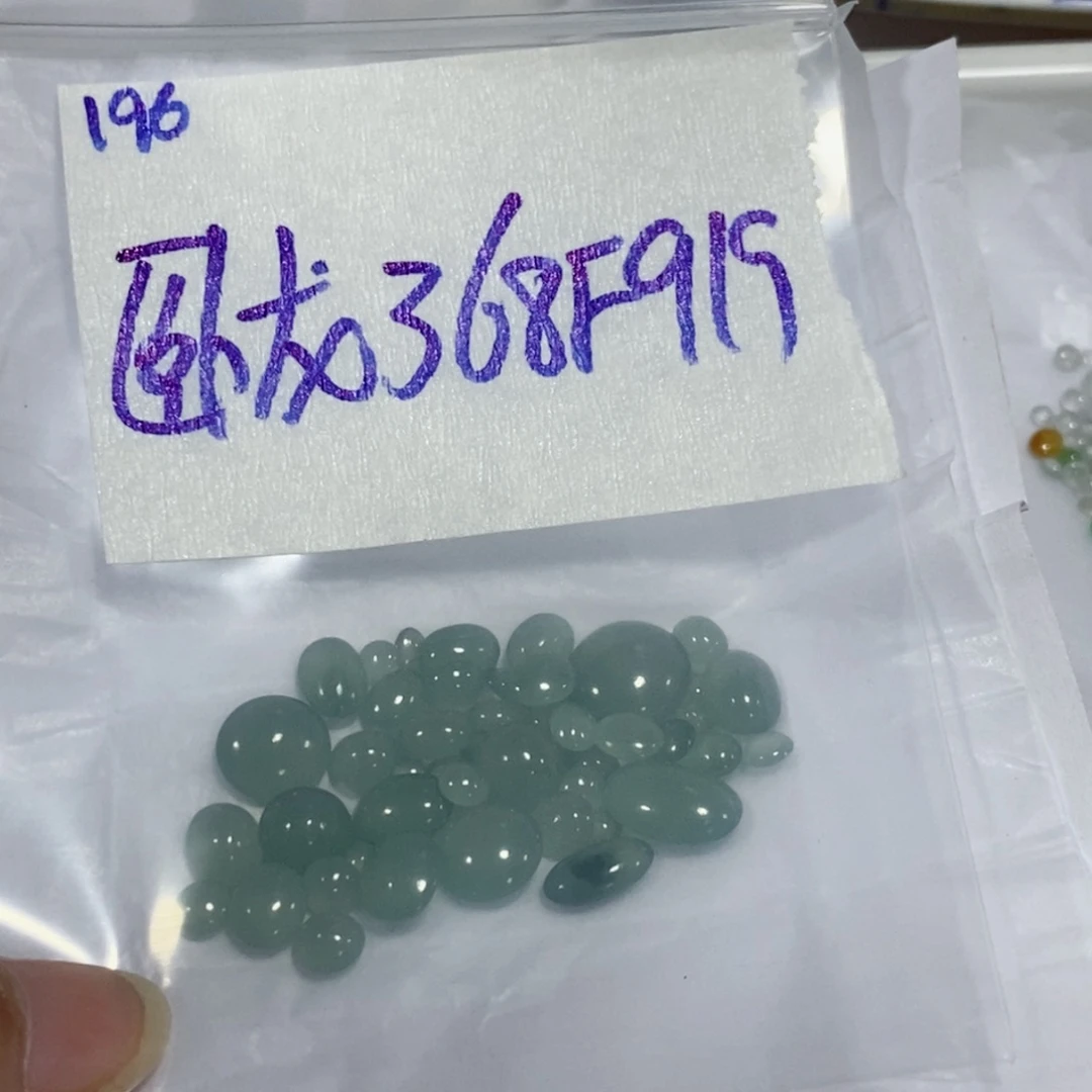 卧***士未镶嵌定制翡翠不