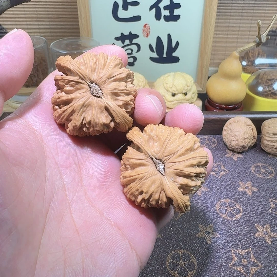 桃核把件一****全品白狮子