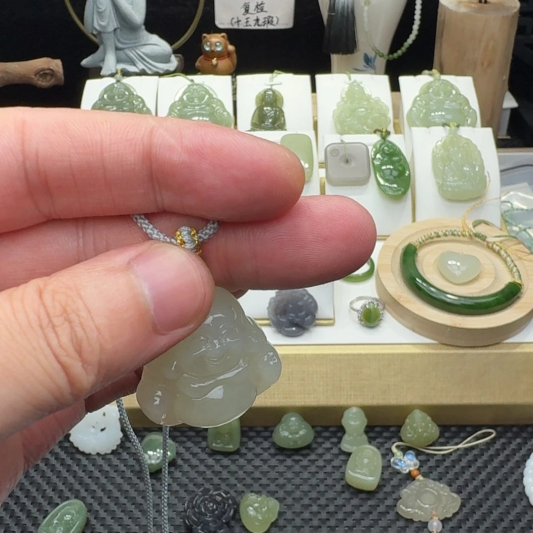 这***！和田玉未镶嵌颈饰
