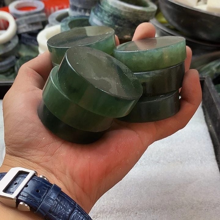 蛇纹石玉未镶嵌珠宝半成品快**生