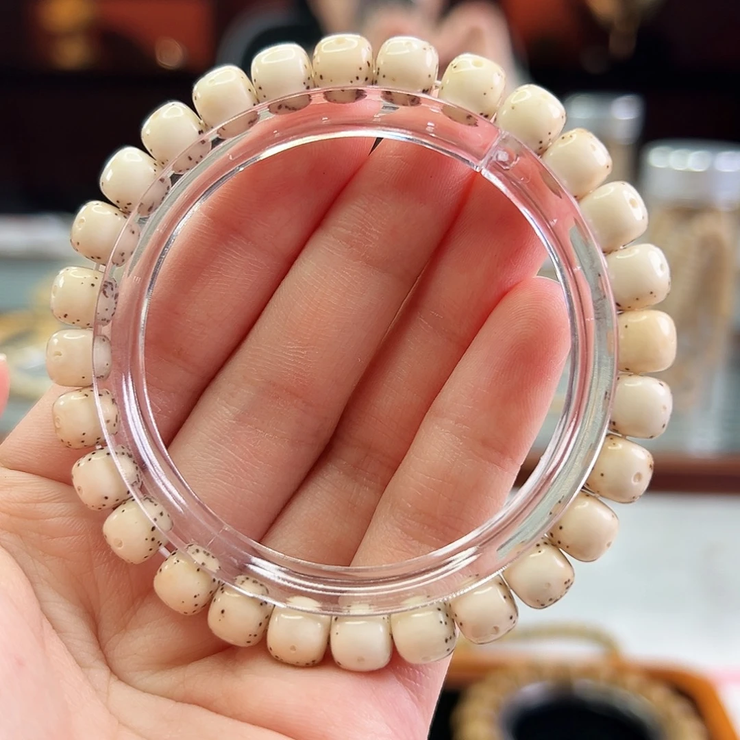 手串星月菩提Fqh8*7玉化料 大通体 颗粒散星