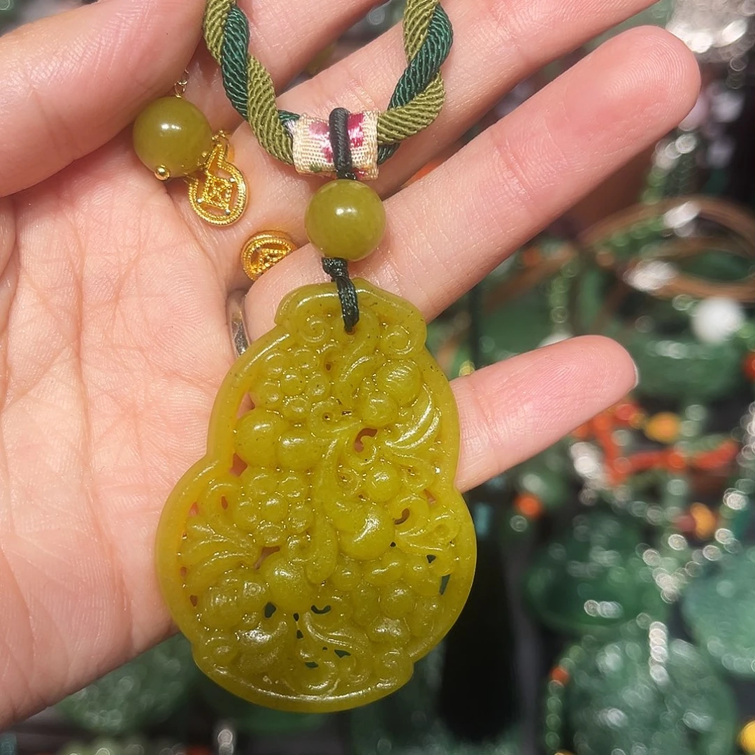 颈饰未镶嵌和田玉（糖玉）