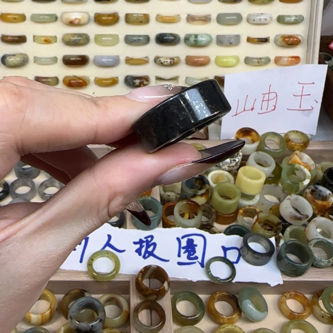 岫玉岫玉内径18.2未镶嵌猪****？