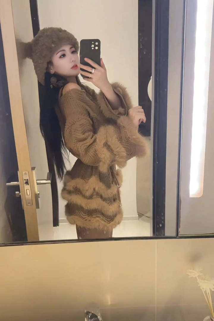 纯欲辣妹毛绒拼接长袖针织毛衣女2025早秋新高级感宽松中长款上衣