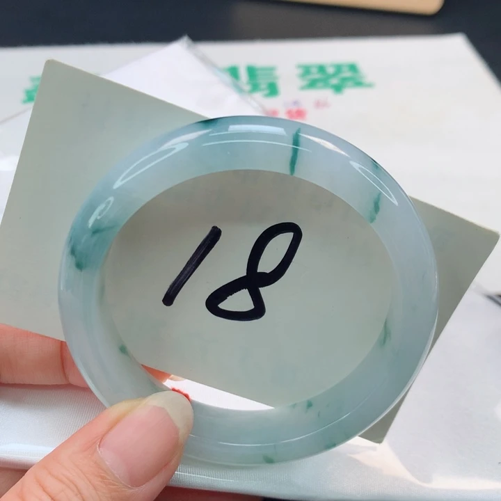 翡翠手镯未镶嵌正