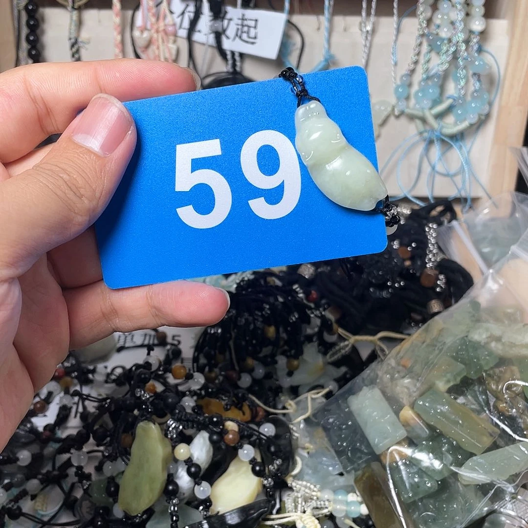 蛇纹石玉颈饰合金柿**意