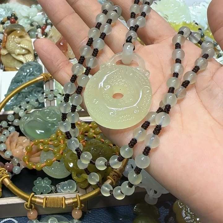 蛇纹石玉未镶嵌吊坠