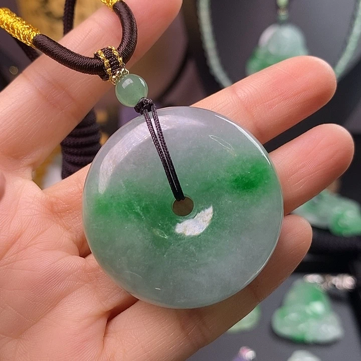 翡翠未镶嵌吊坠(赠链)